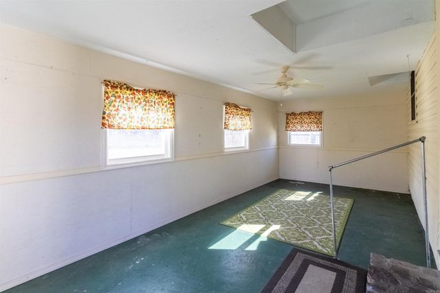 1711 W Cline St, Clarksville, AR 72830