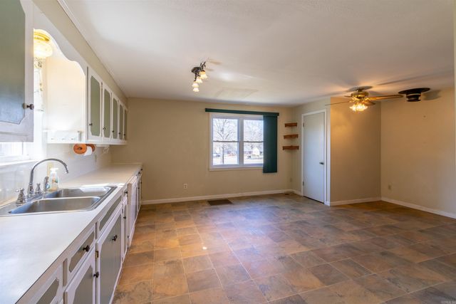 1711 W Cline St, Clarksville, AR 72830