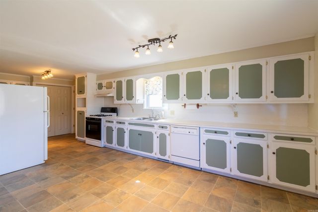 1711 W Cline St, Clarksville, AR 72830