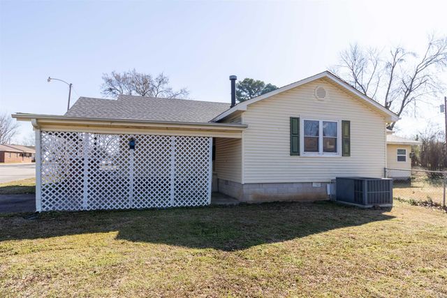 1711 W Cline St, Clarksville, AR 72830
