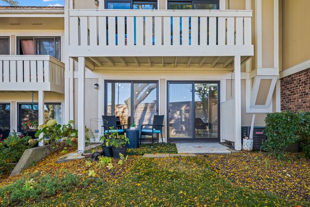 1168 Northbury Lane B1, Wheeling, IL 60090