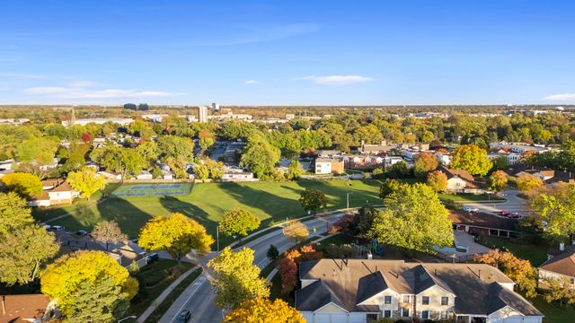 1168 Northbury Lane B1, Wheeling, IL 60090