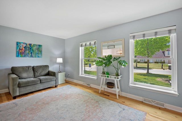 8730 S Fieldpointe DRIVE, Oak Creek, WI 53154
