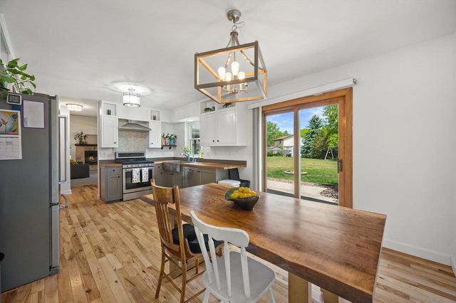 8730 S Fieldpointe DRIVE, Oak Creek, WI 53154