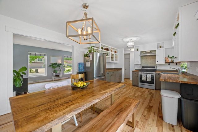 8730 S Fieldpointe DRIVE, Oak Creek, WI 53154