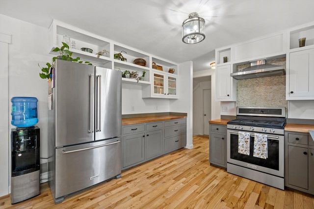 8730 S Fieldpointe DRIVE, Oak Creek, WI 53154