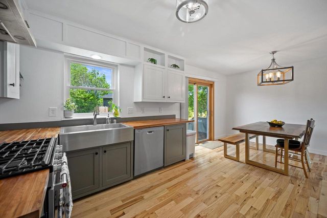 8730 S Fieldpointe DRIVE, Oak Creek, WI 53154