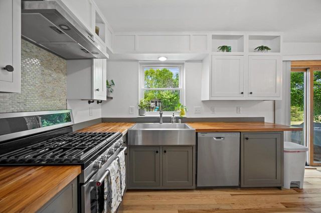 8730 S Fieldpointe DRIVE, Oak Creek, WI 53154