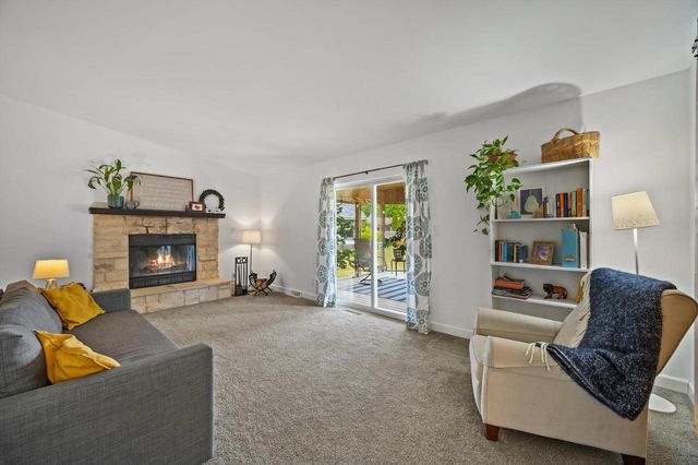8730 S Fieldpointe DRIVE, Oak Creek, WI 53154