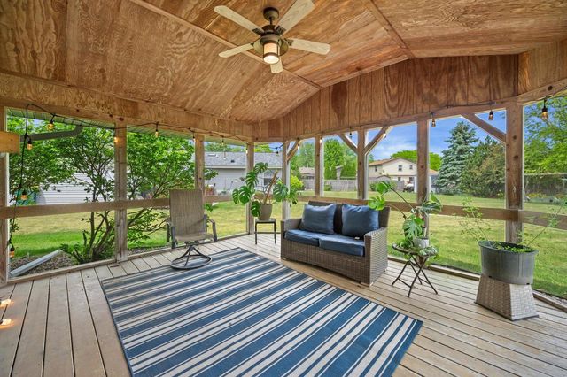 8730 S Fieldpointe DRIVE, Oak Creek, WI 53154