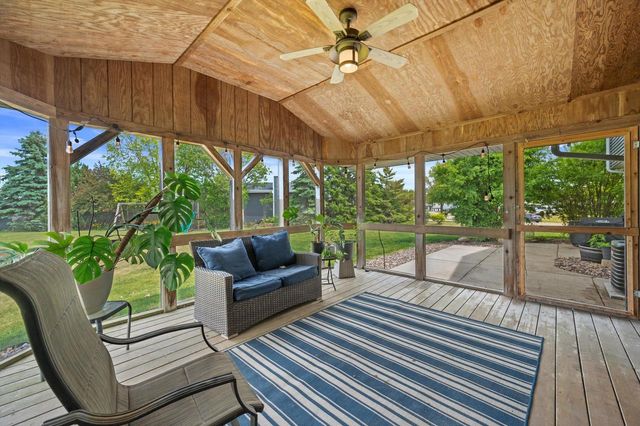8730 S Fieldpointe DRIVE, Oak Creek, WI 53154
