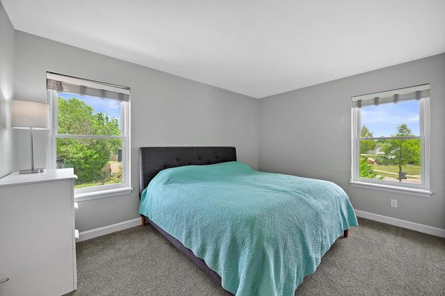 8730 S Fieldpointe DRIVE, Oak Creek, WI 53154