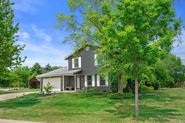 8730 S Fieldpointe DRIVE, Oak Creek, WI 53154