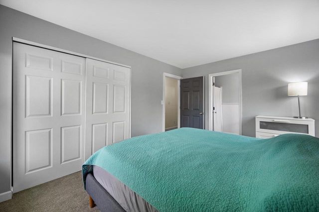 8730 S Fieldpointe DRIVE, Oak Creek, WI 53154
