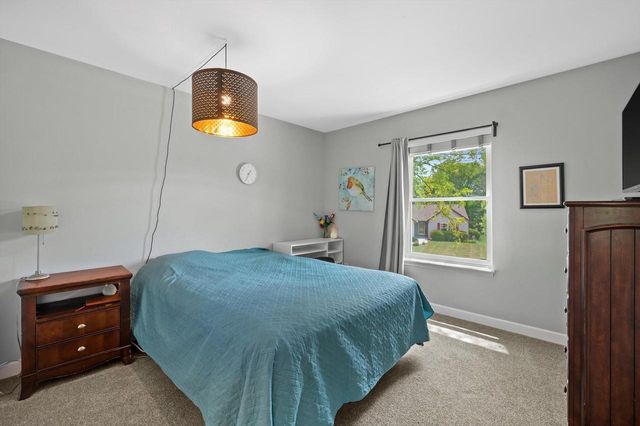 8730 S Fieldpointe DRIVE, Oak Creek, WI 53154