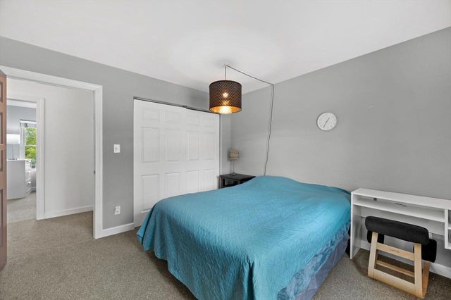 8730 S Fieldpointe DRIVE, Oak Creek, WI 53154