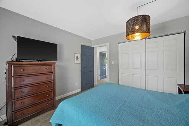 8730 S Fieldpointe DRIVE, Oak Creek, WI 53154
