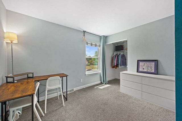 8730 S Fieldpointe DRIVE, Oak Creek, WI 53154