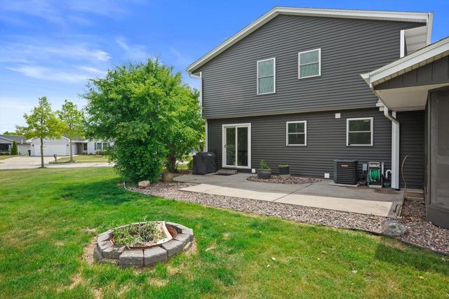 8730 S Fieldpointe DRIVE, Oak Creek, WI 53154