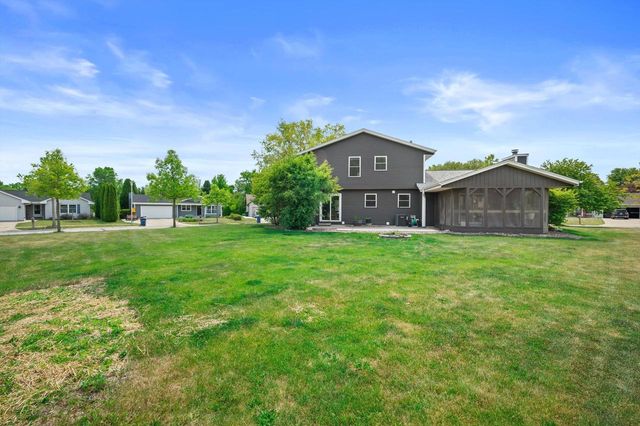 8730 S Fieldpointe DRIVE, Oak Creek, WI 53154