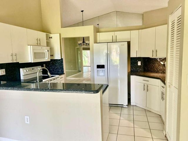 2585 NW 79th Avenue, Margate, FL 33063