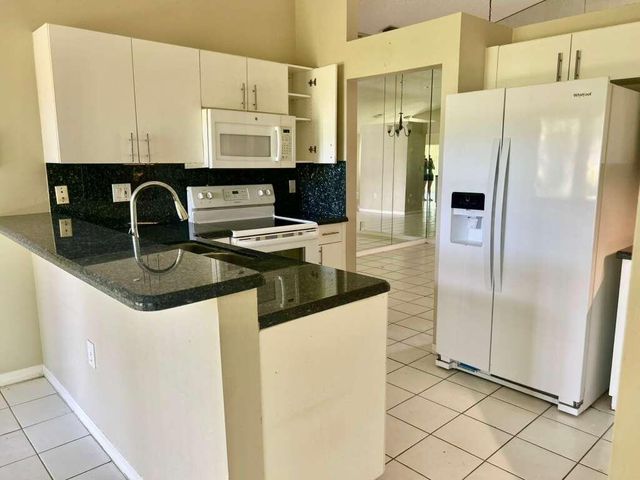 2585 NW 79th Avenue, Margate, FL 33063
