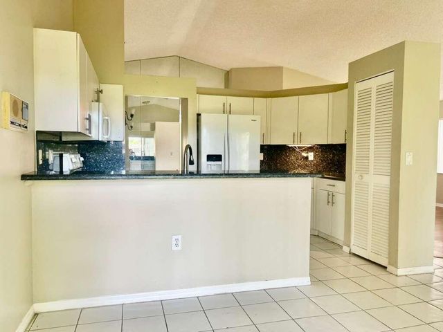 2585 NW 79th Avenue, Margate, FL 33063