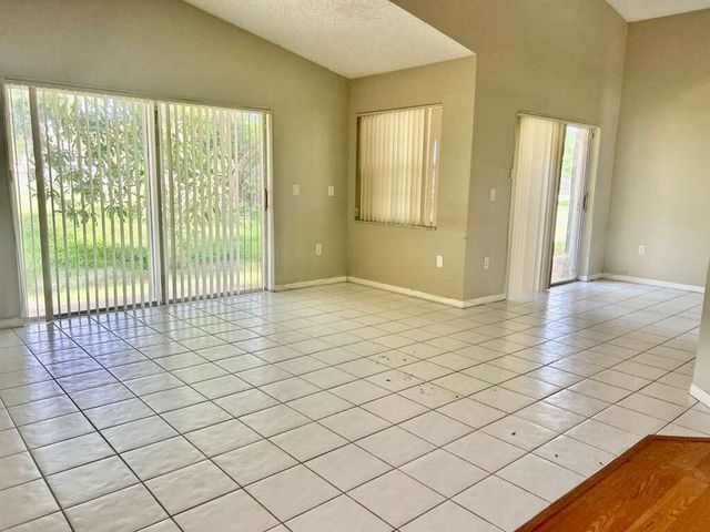 2585 NW 79th Avenue, Margate, FL 33063