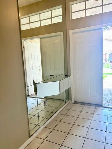 2585 NW 79th Avenue, Margate, FL 33063