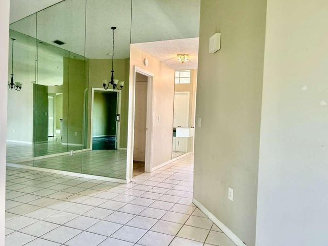 2585 NW 79th Avenue, Margate, FL 33063