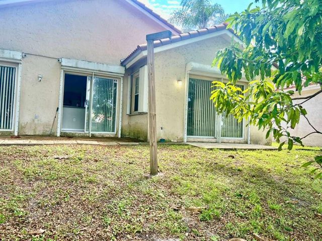 2585 NW 79th Avenue, Margate, FL 33063
