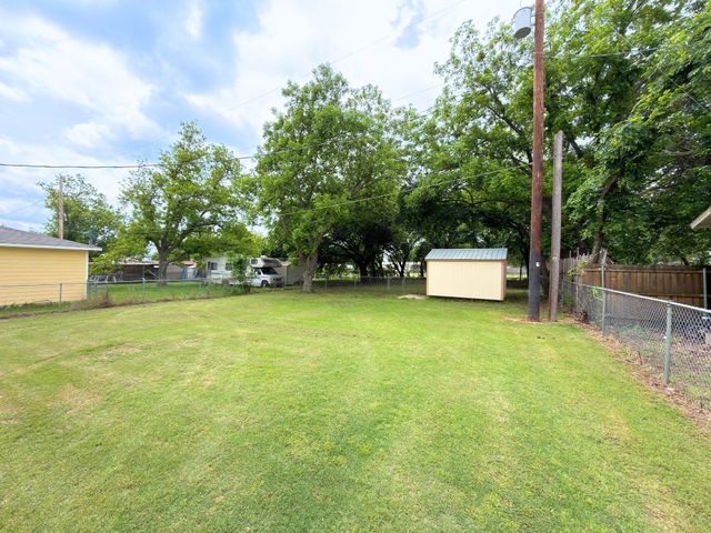 102 Ator Street, Lipan, TX 76462