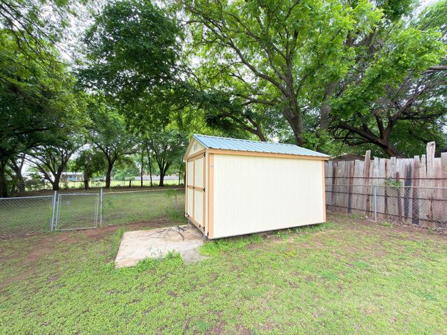 102 Ator Street, Lipan, TX 76462