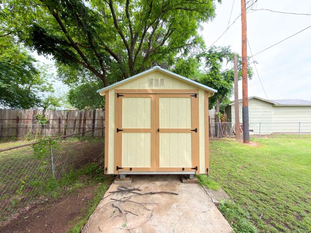 102 Ator Street, Lipan, TX 76462