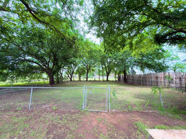 102 Ator Street, Lipan, TX 76462