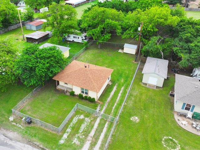 102 Ator Street, Lipan, TX 76462