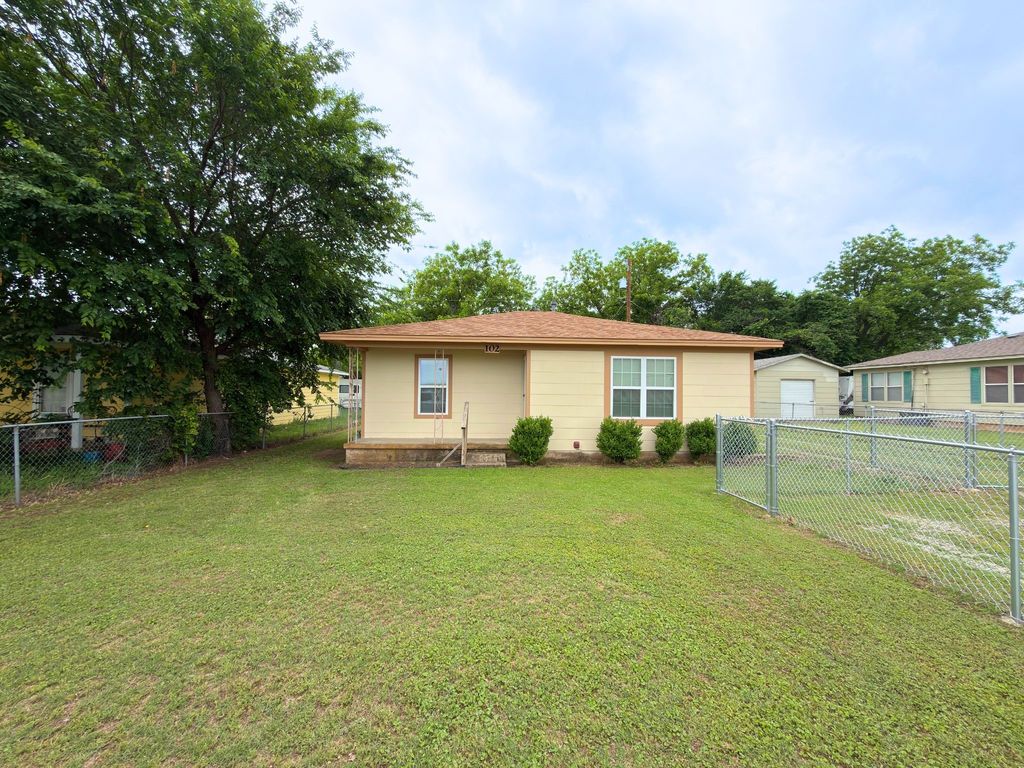 102 Ator Street, Lipan, TX 76462