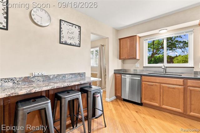 801 W Long Lake Road 7, Bloomfield Hills, MI 48302