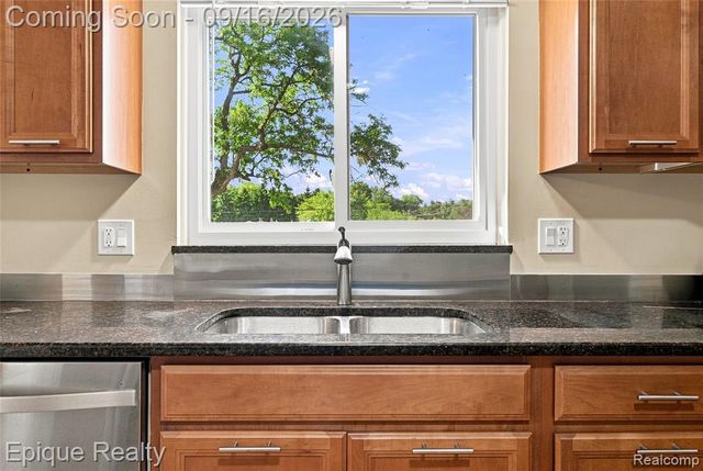 801 W Long Lake Road 7, Bloomfield Hills, MI 48302
