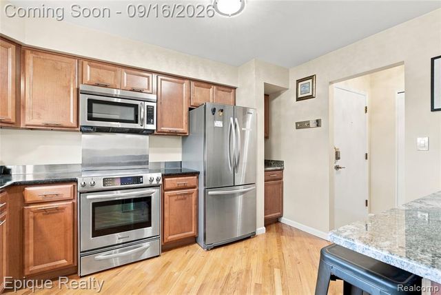 801 W Long Lake Road 7, Bloomfield Hills, MI 48302