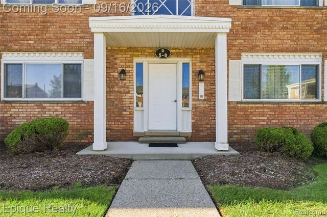 801 W Long Lake Road 7, Bloomfield Hills, MI 48302