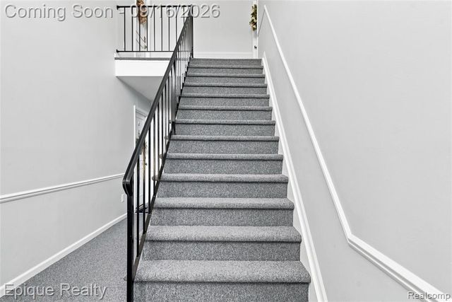 801 W Long Lake Road 7, Bloomfield Hills, MI 48302