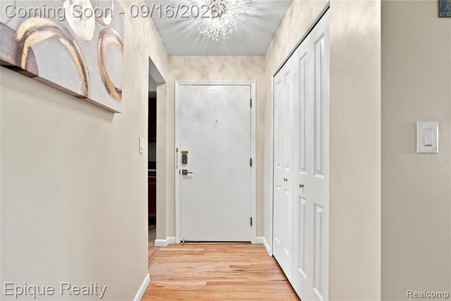 801 W Long Lake Road 7, Bloomfield Hills, MI 48302