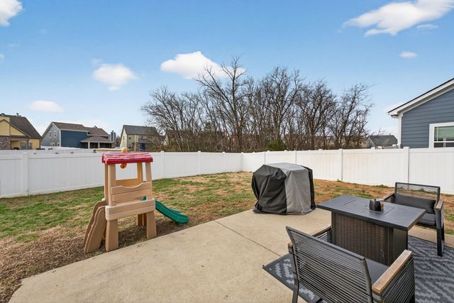 1221 Avery Dr, Murfreesboro, TN 37128