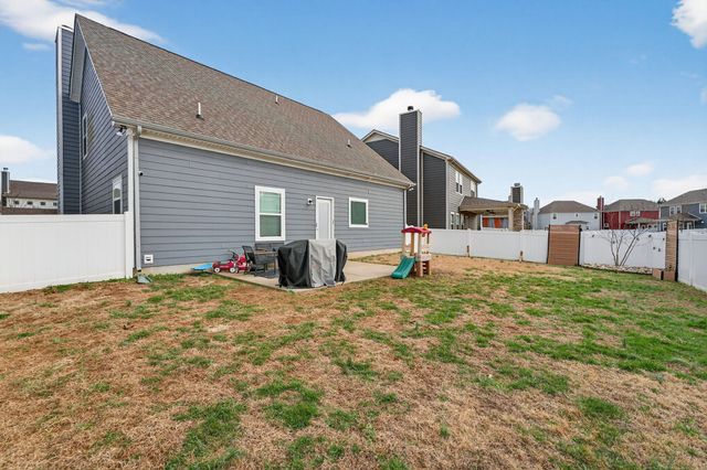 1221 Avery Dr, Murfreesboro, TN 37128