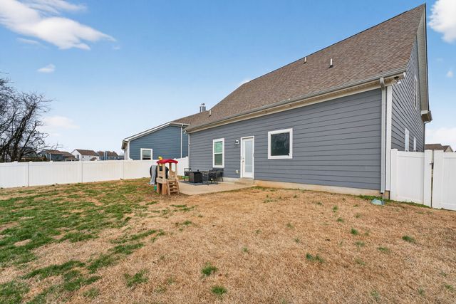 1221 Avery Dr, Murfreesboro, TN 37128