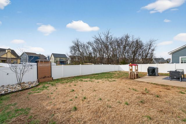 1221 Avery Dr, Murfreesboro, TN 37128