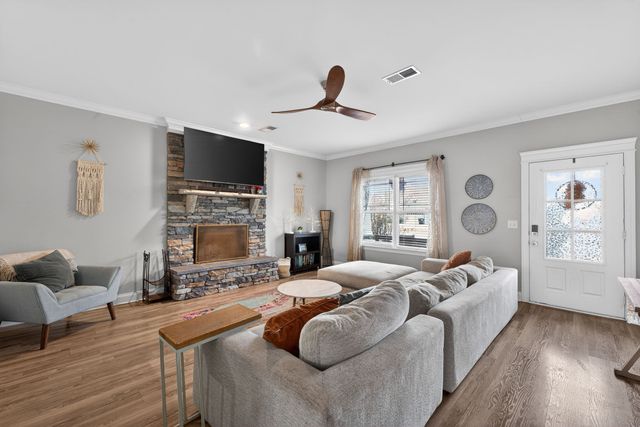 1221 Avery Dr, Murfreesboro, TN 37128