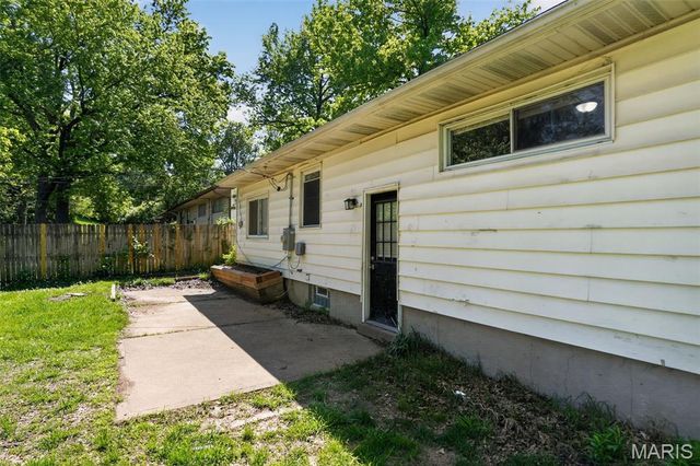 10112 Jett Drive, St Louis, MO 63136
