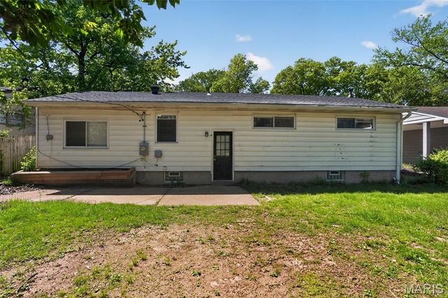 10112 Jett Drive, St Louis, MO 63136